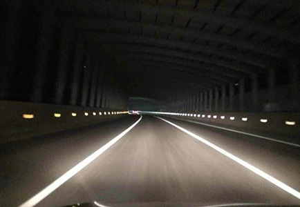 有源突起路標